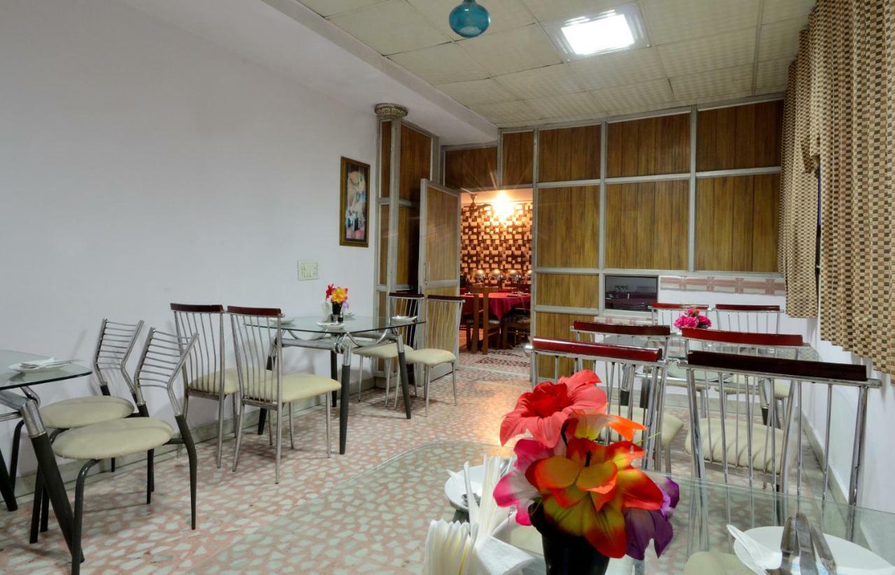 Pablas International, New Delhi, Near Metro 3*