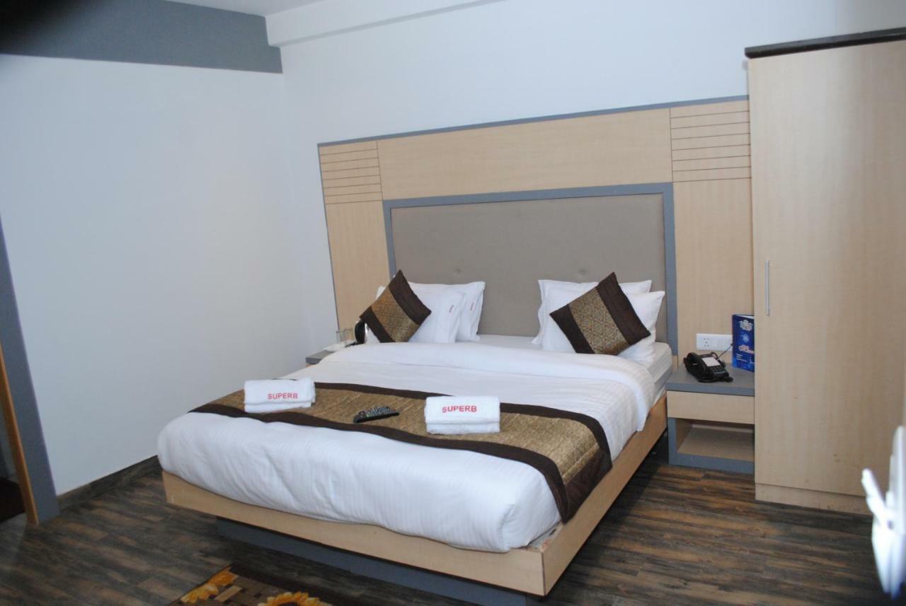 Superb 5 Mins Walk From Station New Delhi