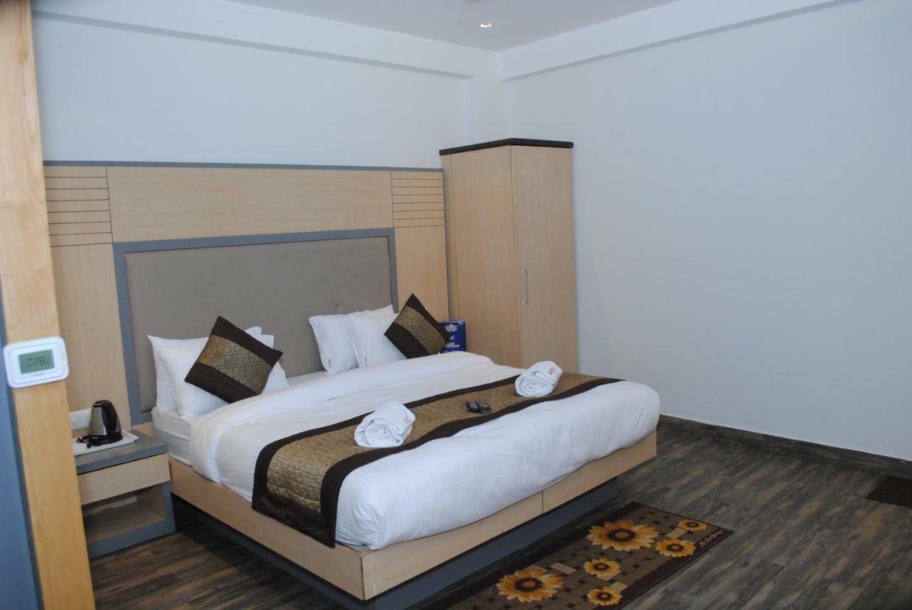 Superb 5 Mins Walk From Station New Delhi