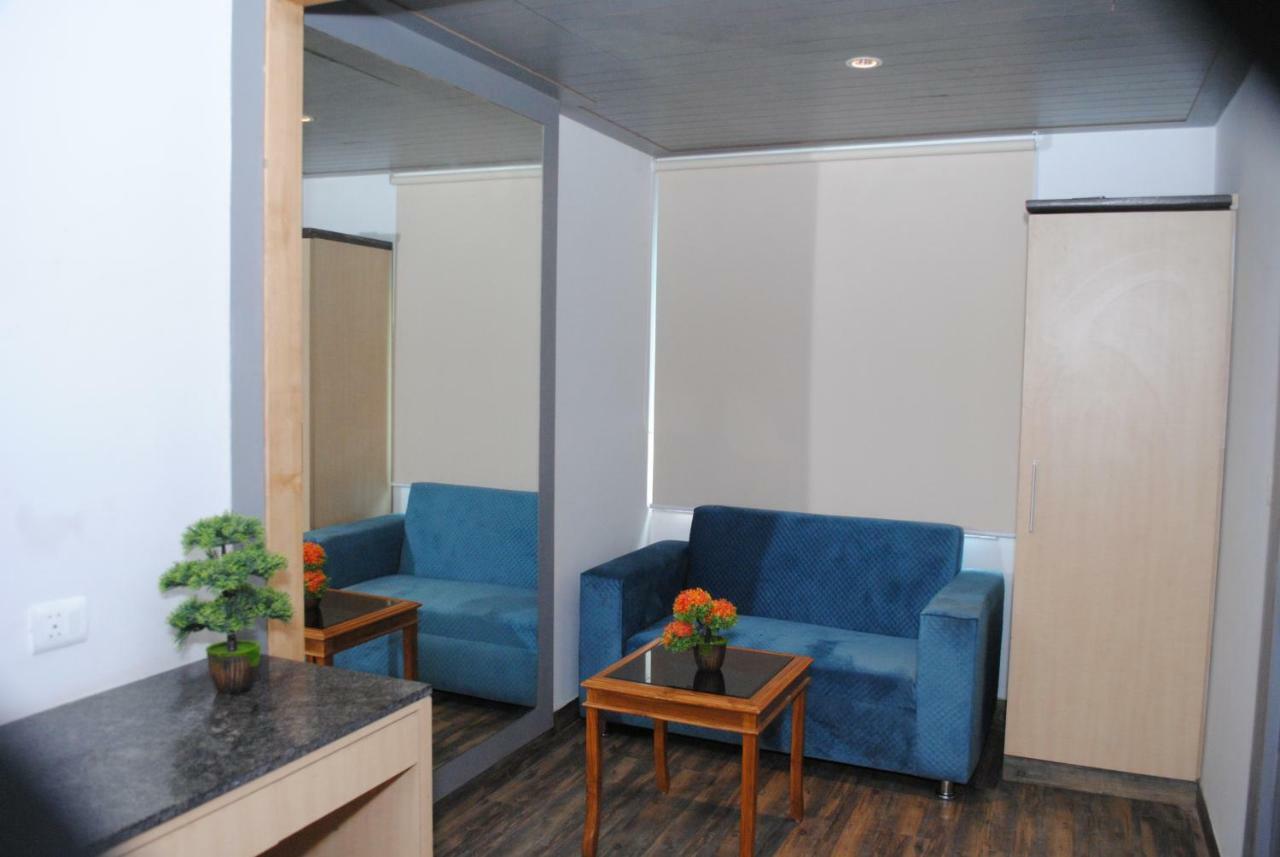 Superb 5 Mins Walk From Station New Delhi