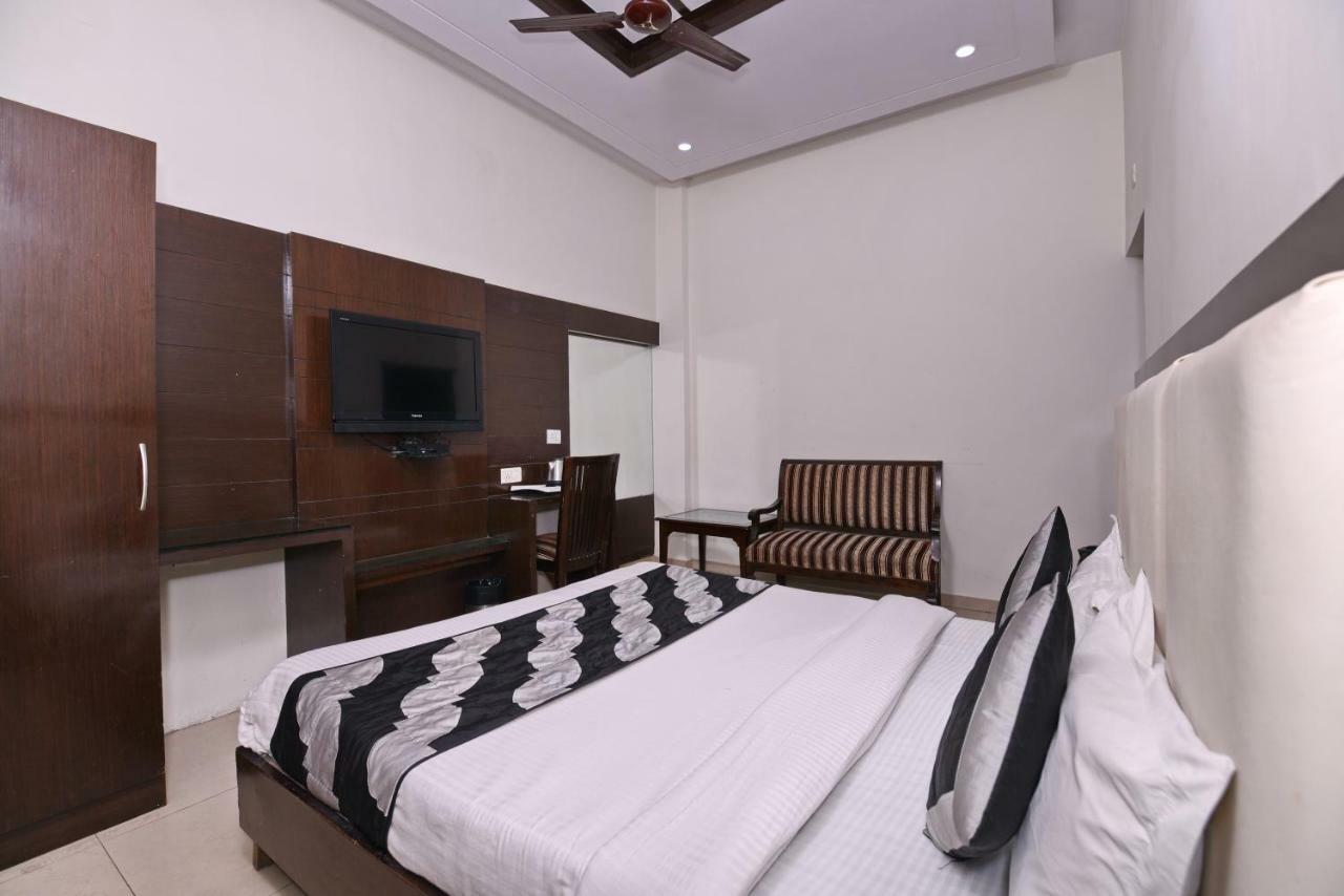 Mohan International 3*