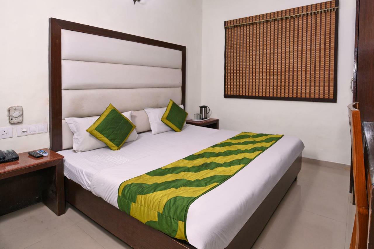 Mohan International 3*