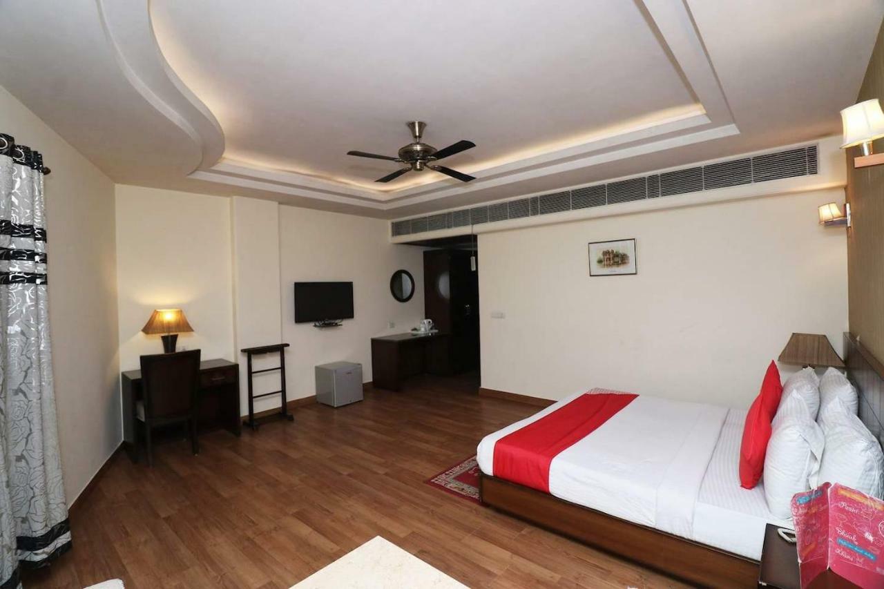 Hotel Caves Near Igi Airport Delhi Hotel 3*