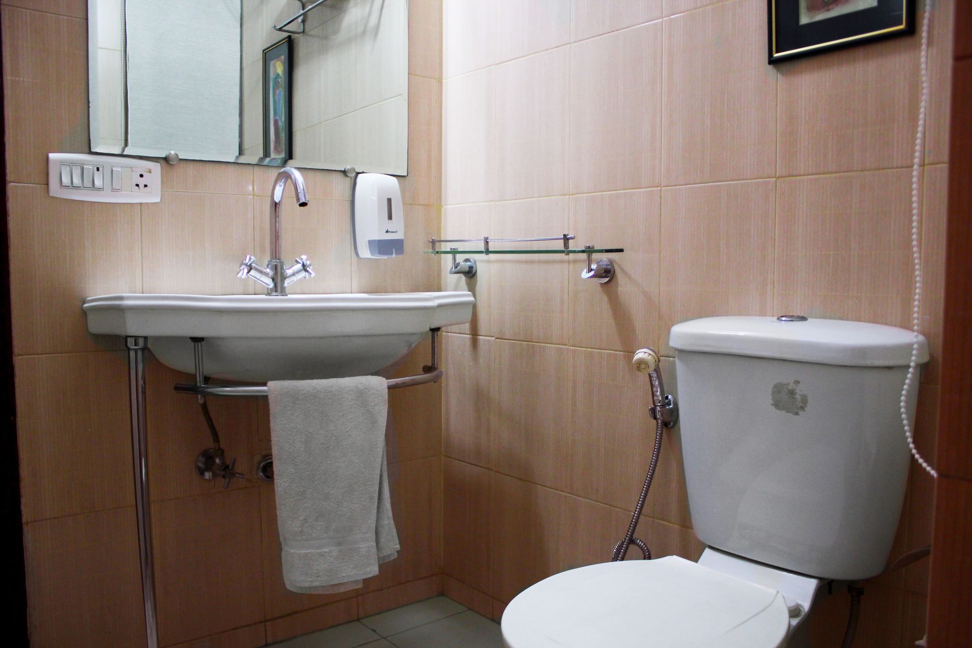 Fabhotel Conclave Comfort Eok New Delhi