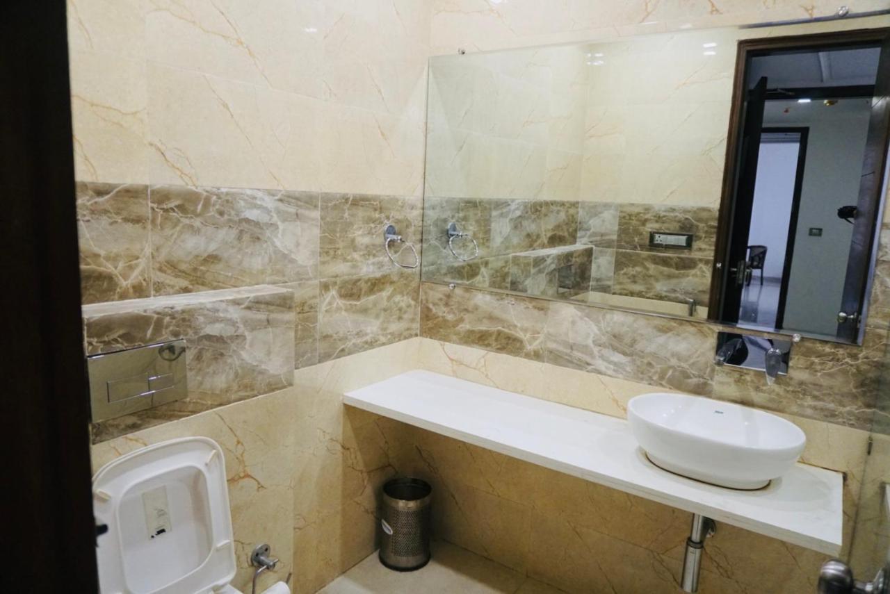 Amora Dwarka 3*