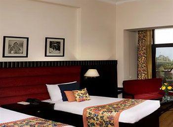 Broadway Hotel