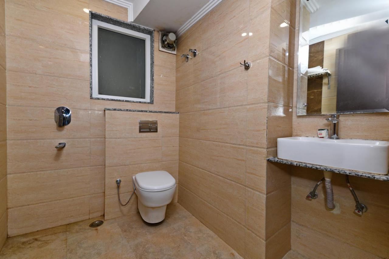 Hotel Emporio Near Railway Station