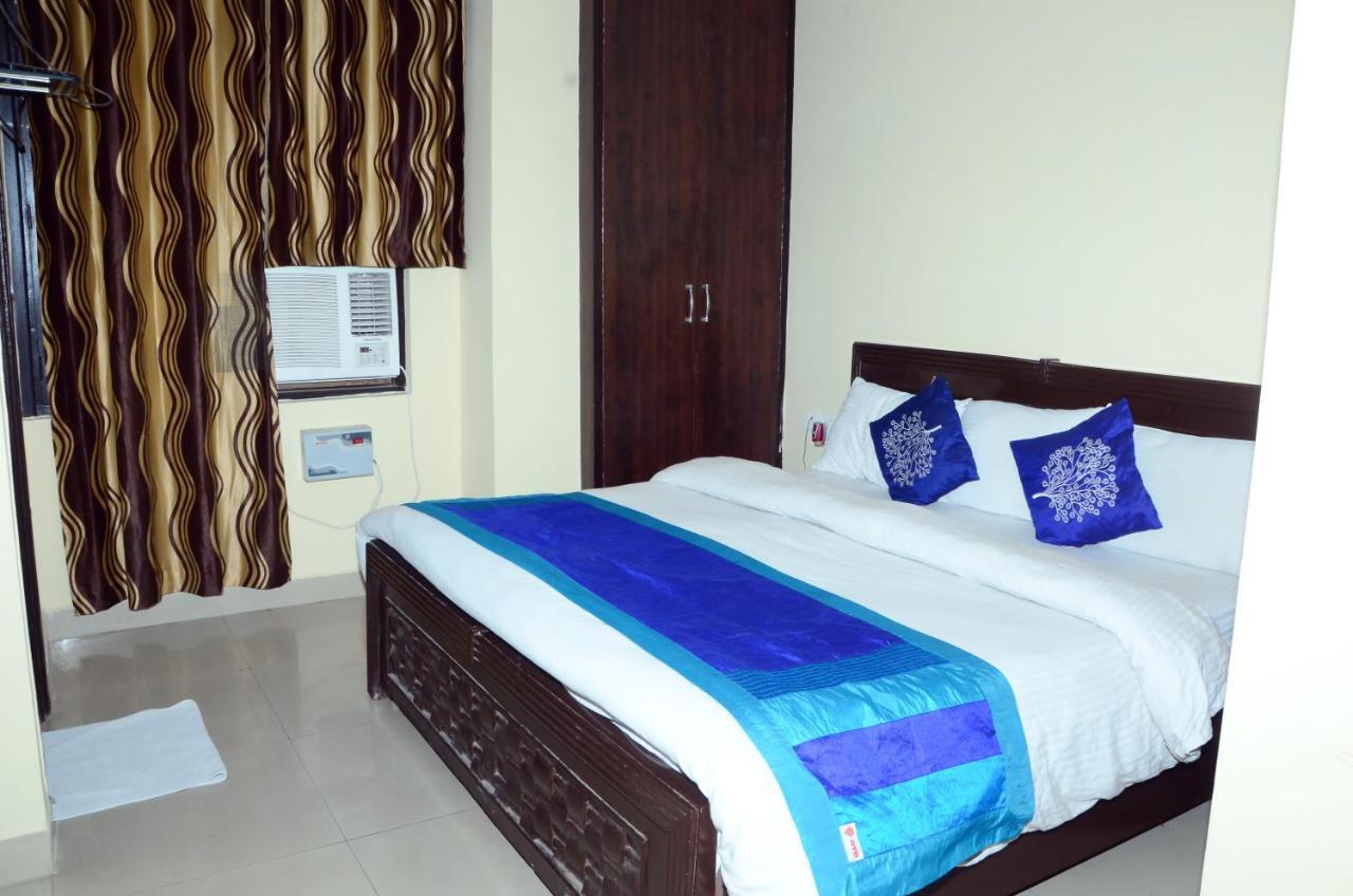 Rampal Palace 3*