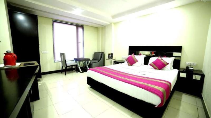 Neu - Near Connaught Place 4*