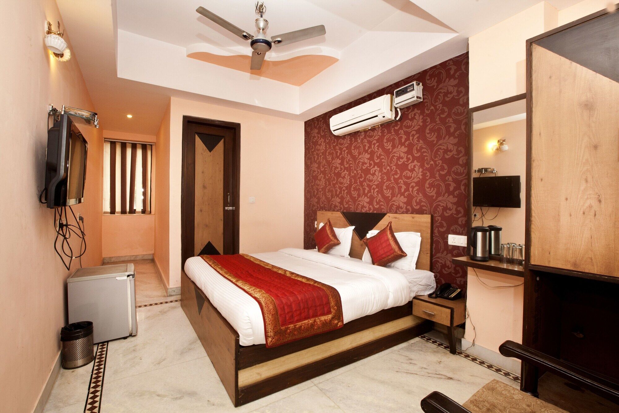 Hotel Oyo 337 Anand Delhi (National Capital Territory of India)