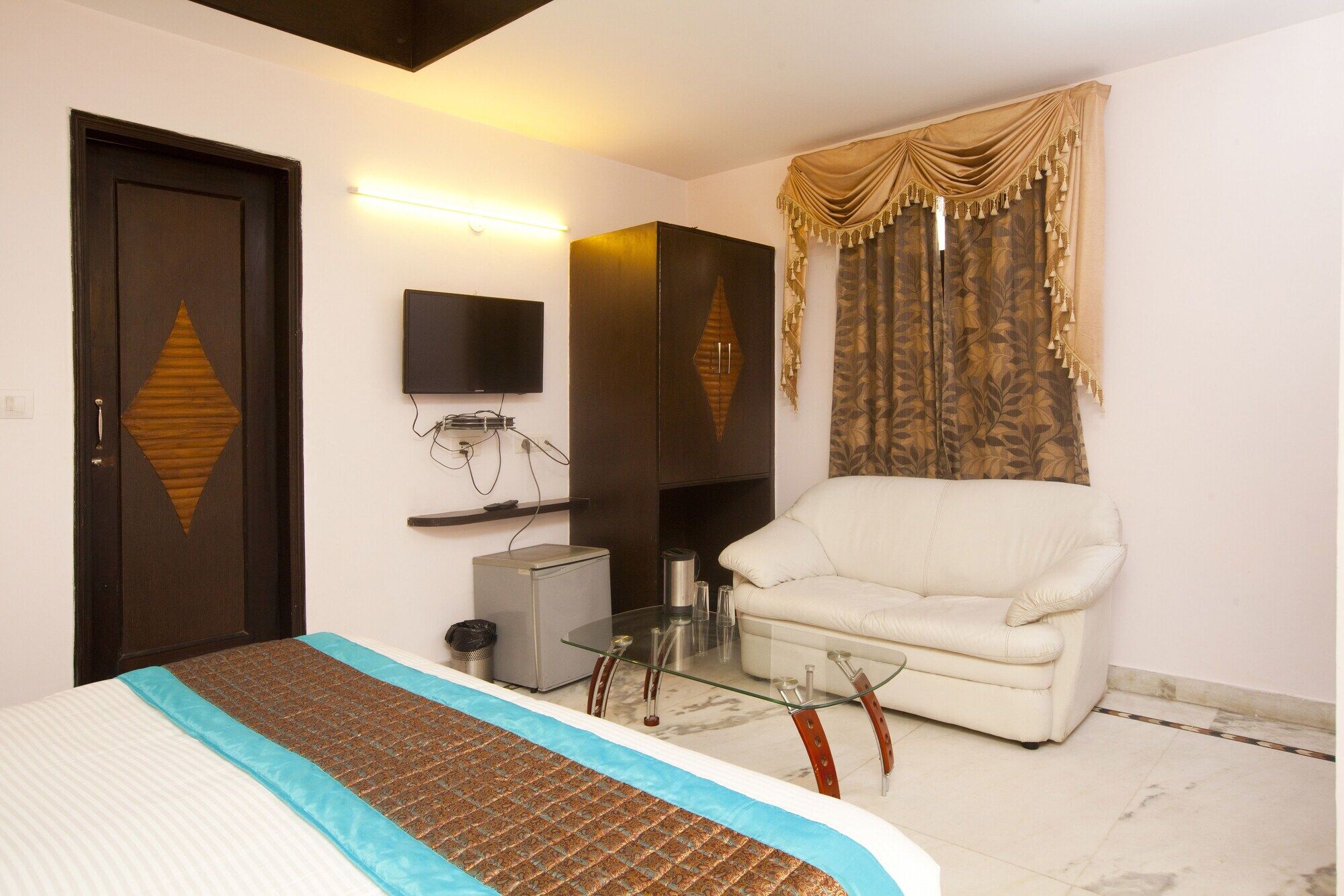 Oyo 337 Anand Hotel 3*