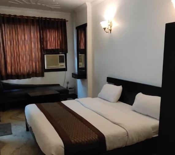 Amrit Hotel 3*