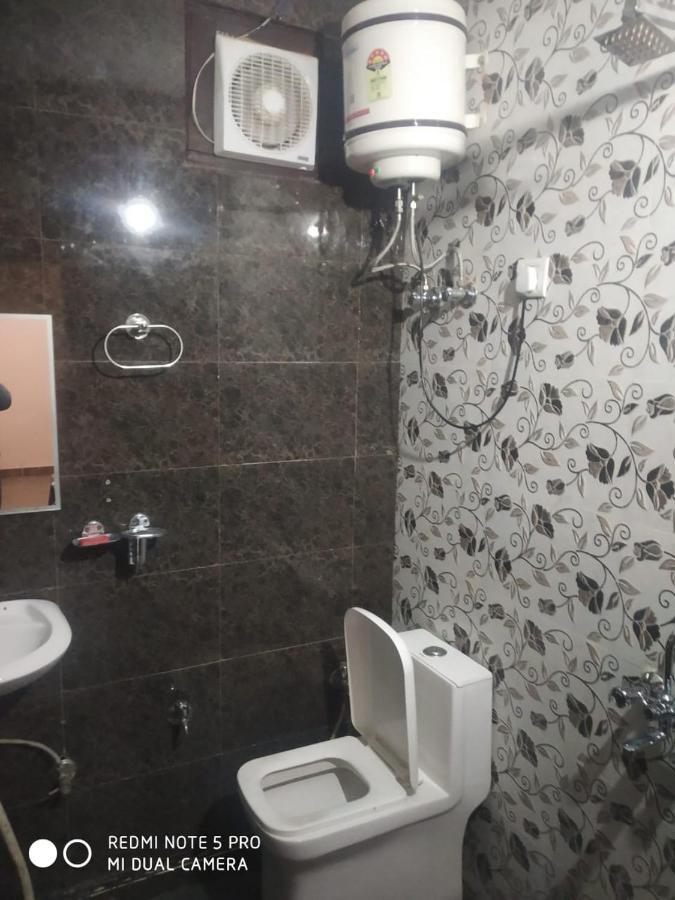 Oyo Townhouse 901 Prime Enclave Near Ambience Mall Nova Deli