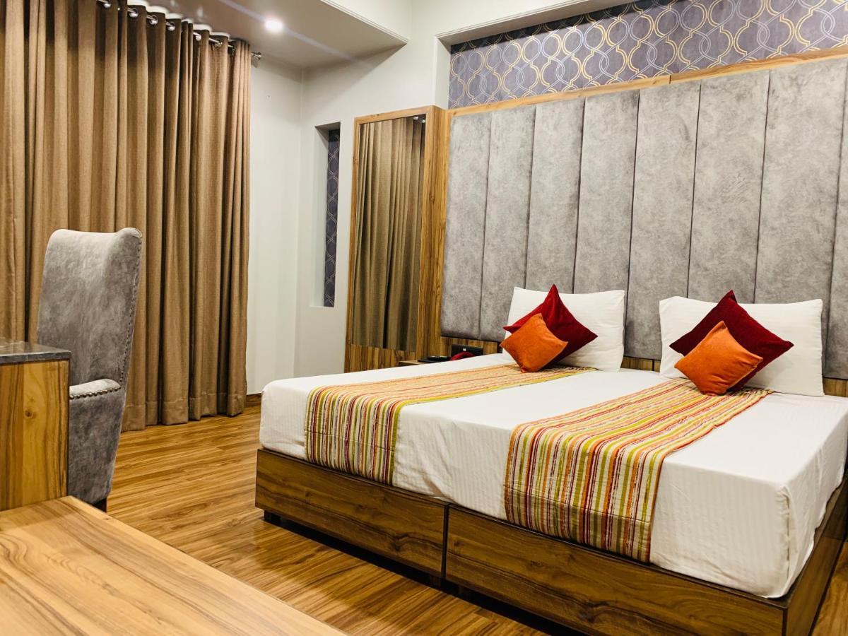 Hotel Sunstar Grand 3*