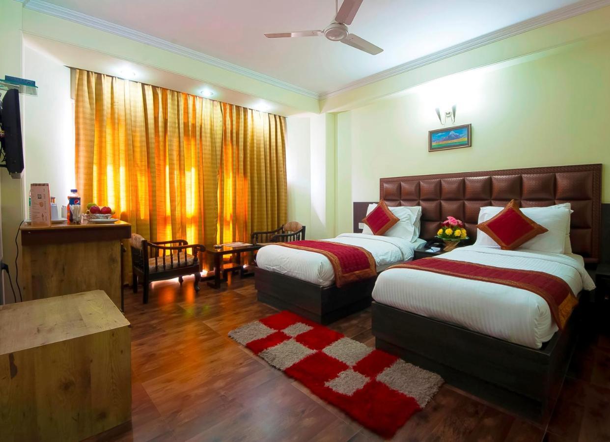Capital O 2382 White House Continental Hotel