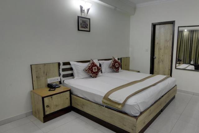 Capital O 2382 White House Continental 3*