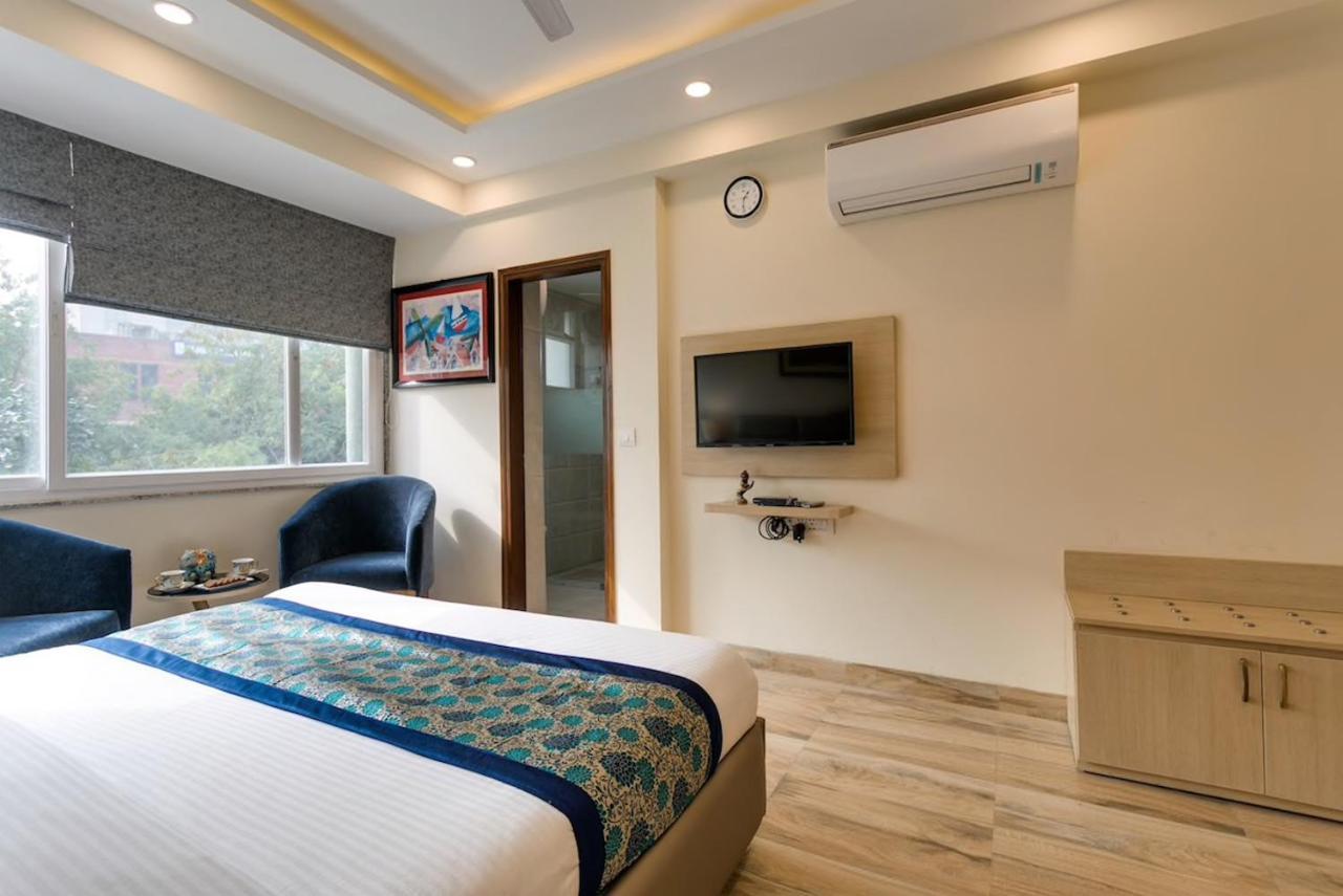 Moydom Private Ensuite With Shared Balcony & Kitchen