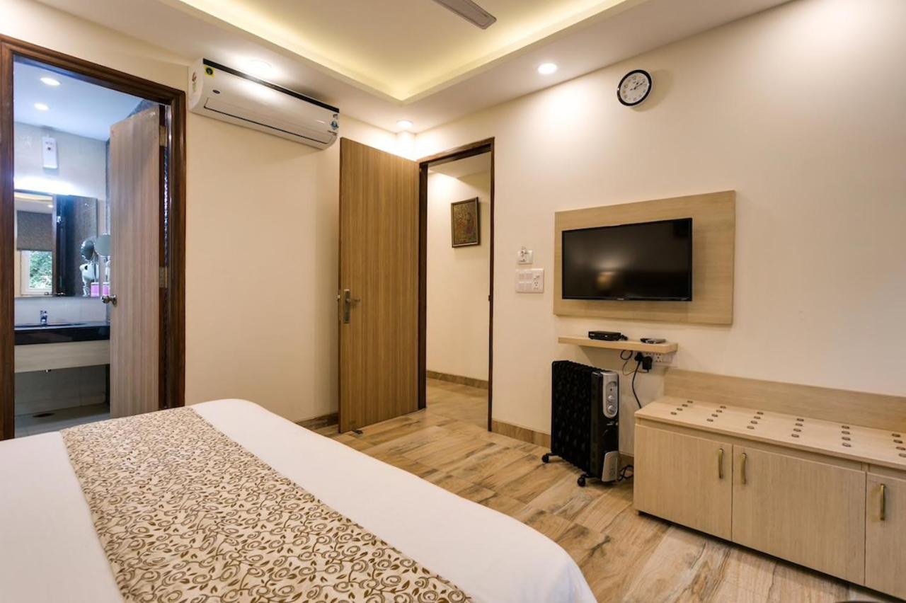 Moydom Private Ensuite With Shared Balcony & Kitchen * New Delhi