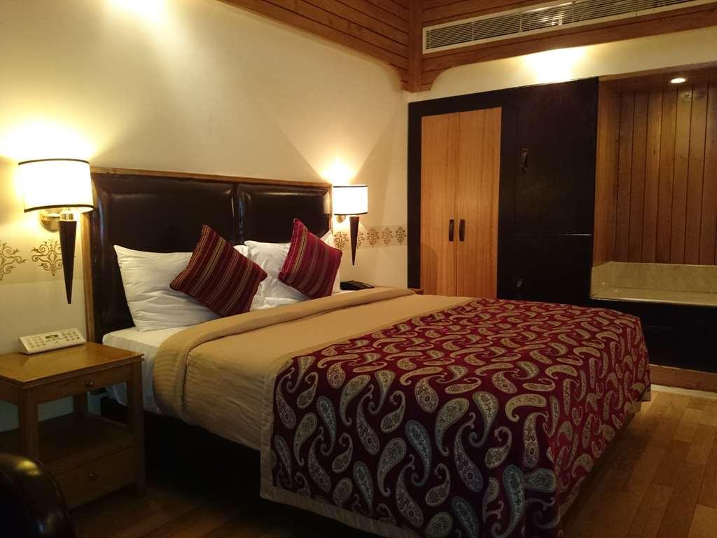 The Ashok, 5*