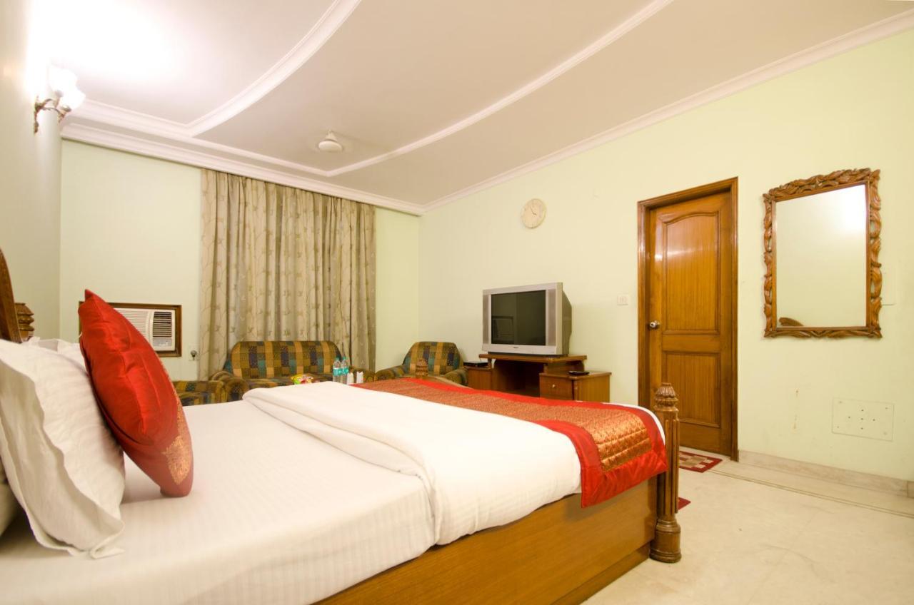 Pablas International, New Delhi, Near Metro