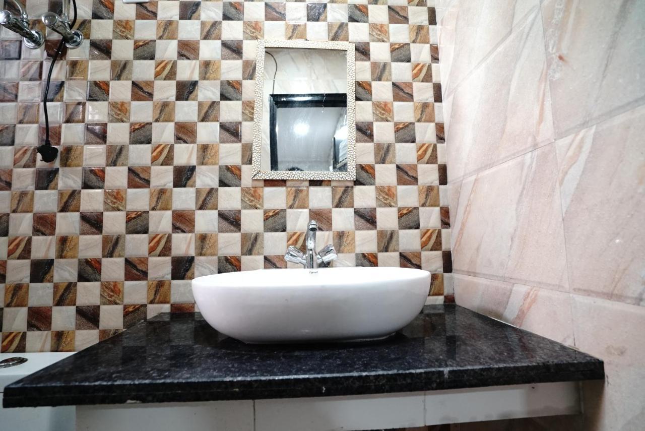 New Rajdhani - Couple Friendly Stays Hotel New Delhi