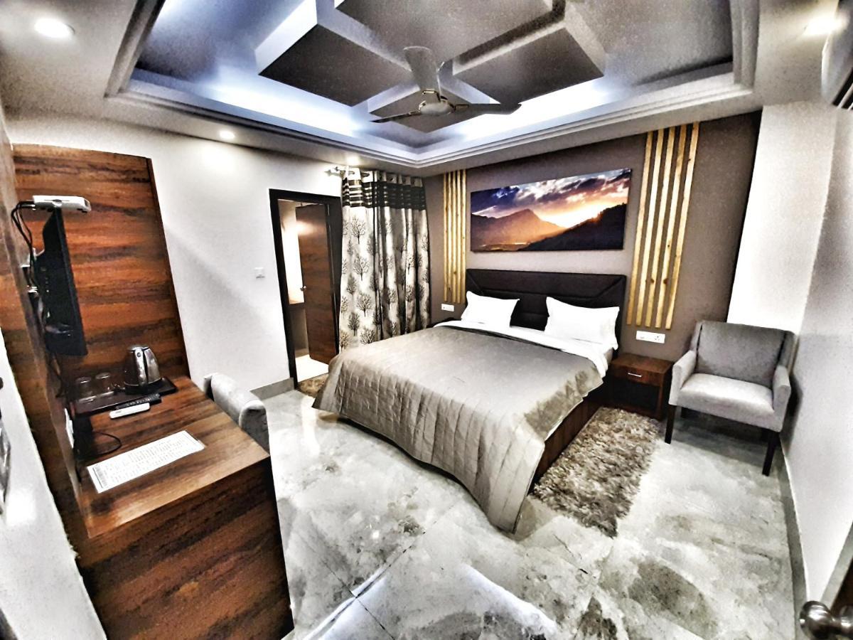 Aerocity Purple Orchid 3*