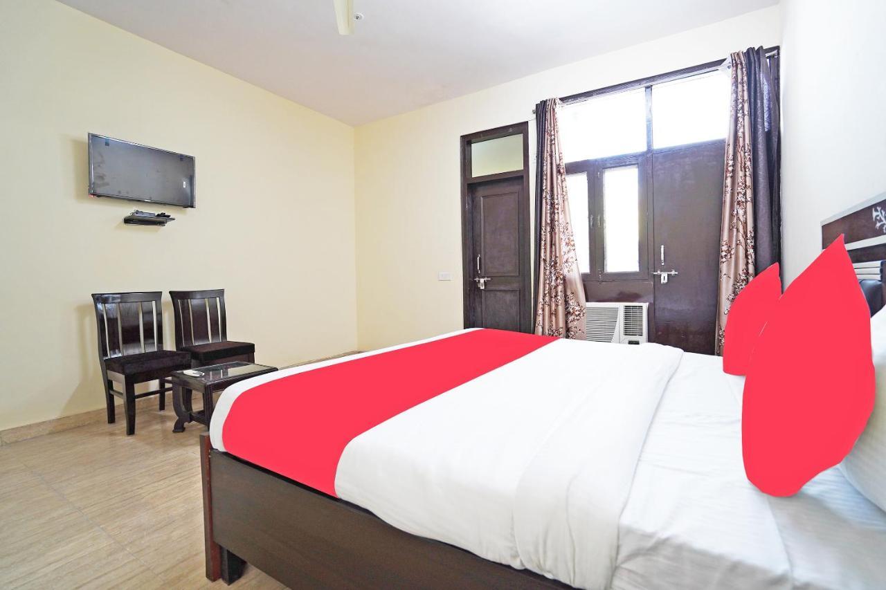 Oyo 46744 Yash Hotel 3*