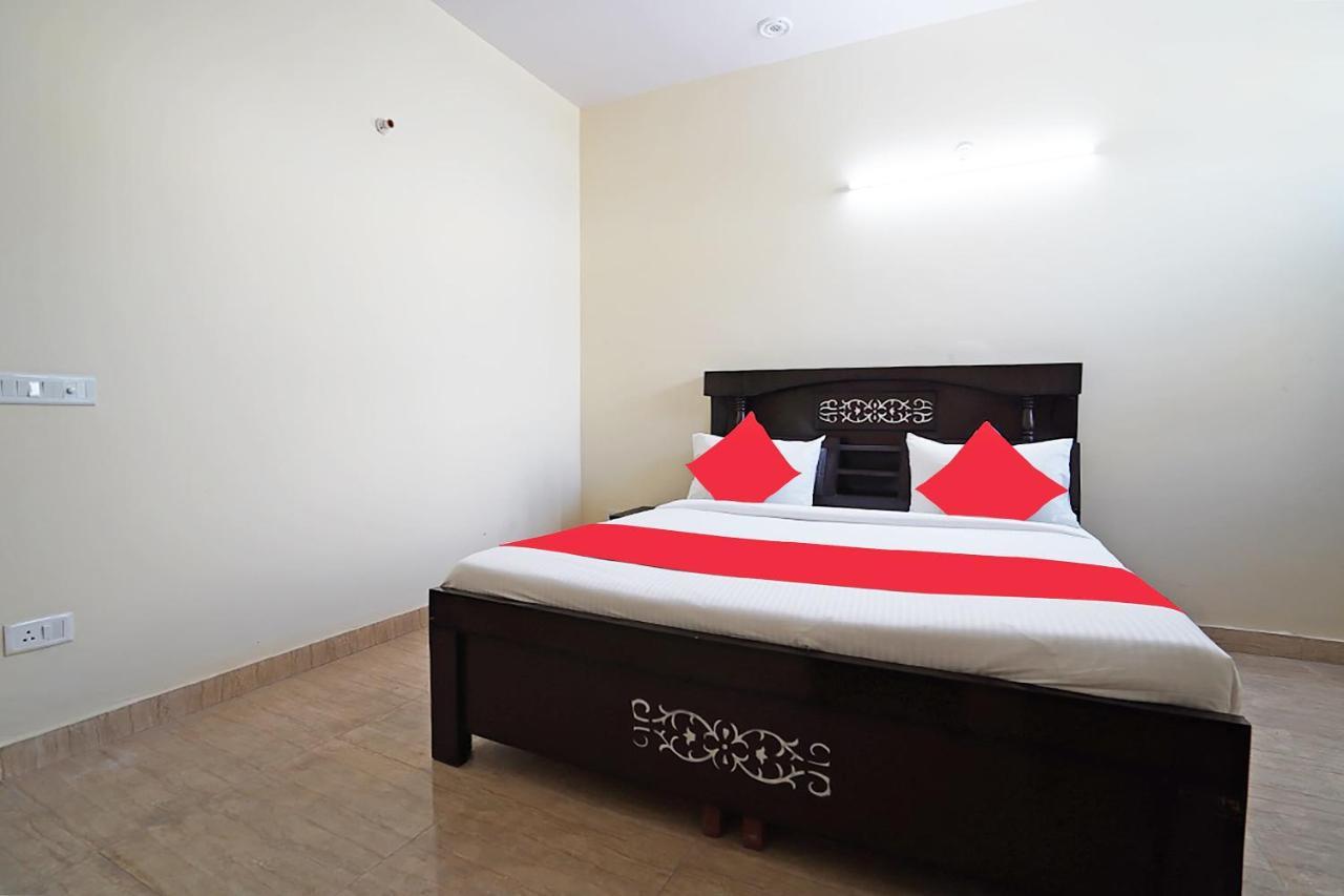 Oyo 46744 Yash Hotel 3*