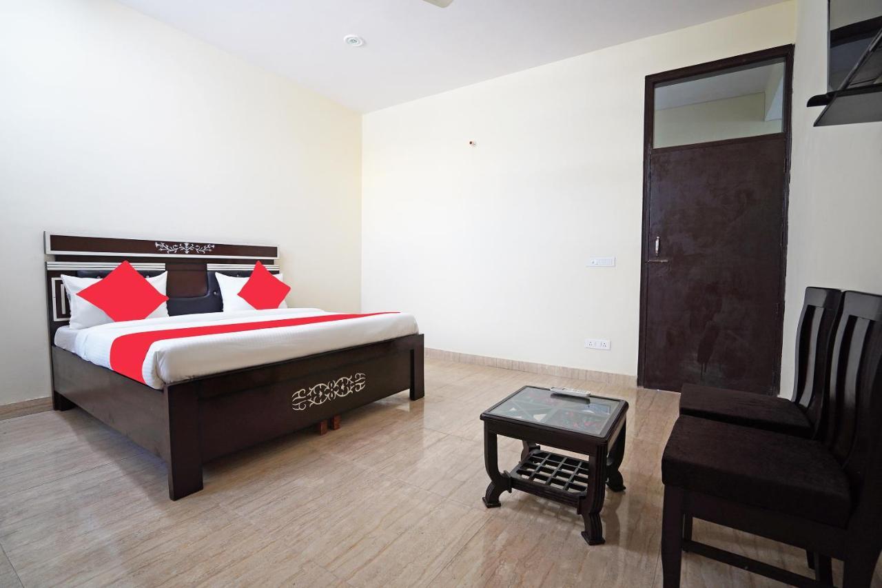 Oyo 46744 Yash 3* New Delhi