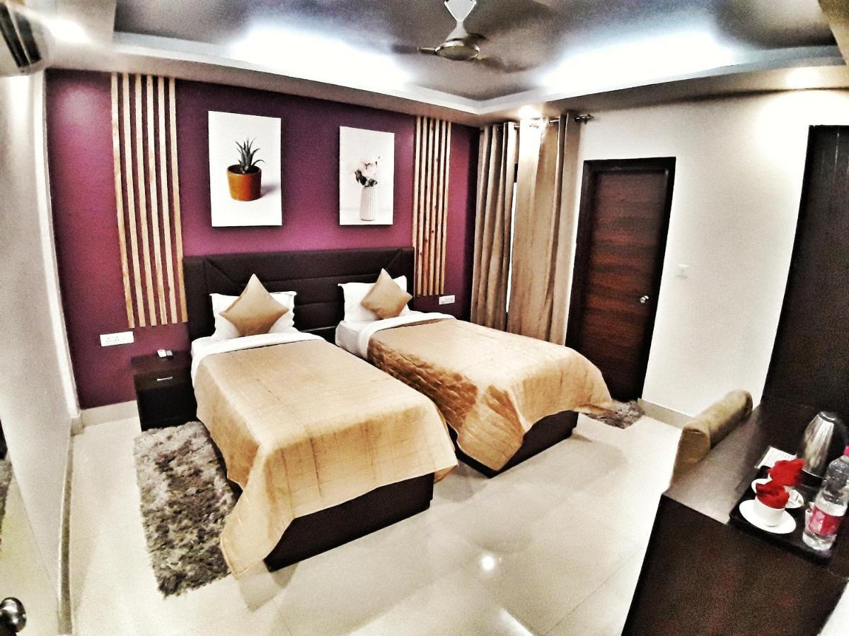 Hotel Aerocity Purple Orchid