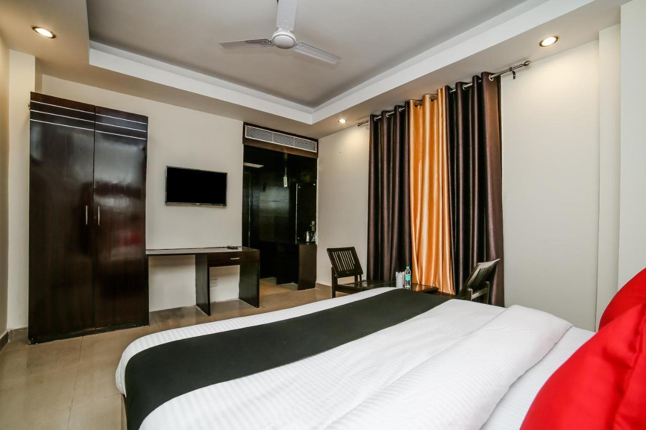 Capital O 24198 Sunrise Grand Hotel Delhi (National Capital Territory of India)