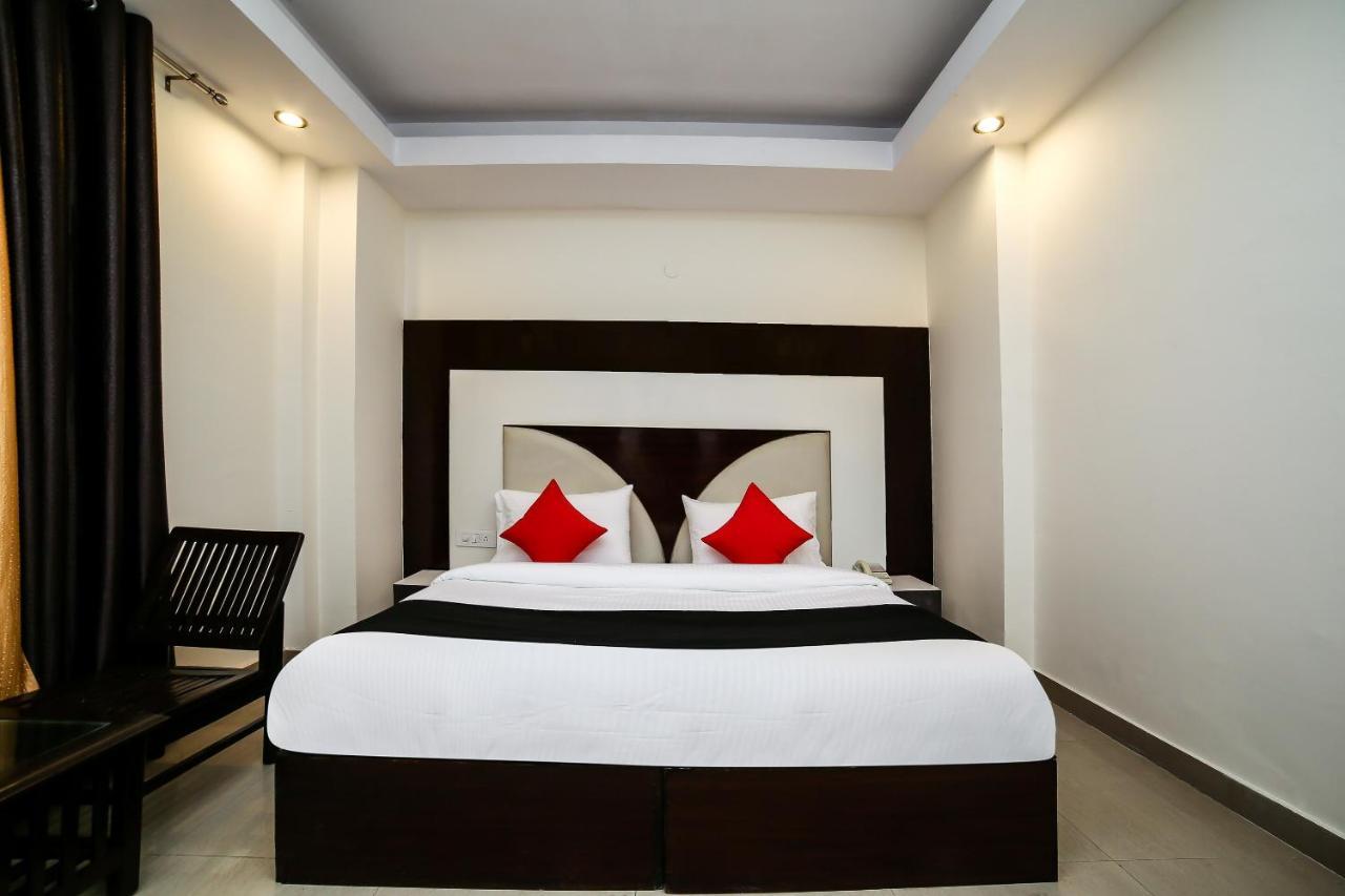 Capital O 24198 Sunrise Grand Hotel Delhi (National Capital Territory of India)
