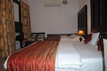 Baba Inn-by Rcg Hotel