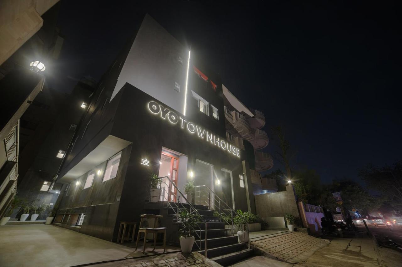 Hotel Oyo Townhouse 082 Chander Nagar Janakpuri