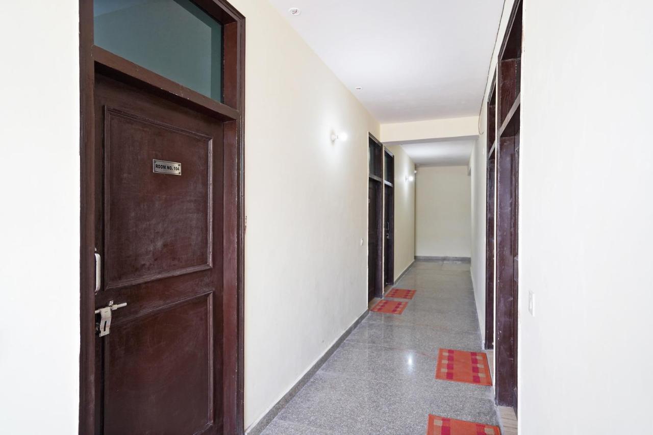Oyo 46744 Yash New Delhi