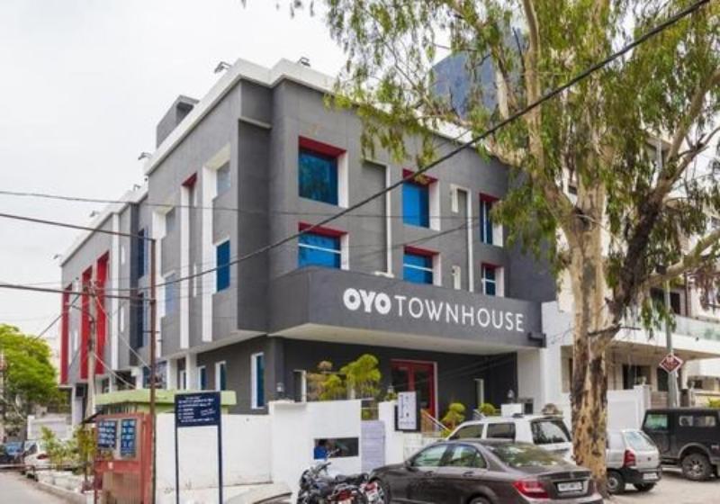 Oyo Townhouse 082 Chander Nagar Janakpuri 3*