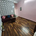 Homlee-Best Value Flat With Kitchen Near Metro