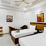 Townhouse 517 La Sapphire Near Delhi Airport