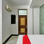Super Oyo Hotel O Red Apple Home