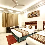 Hotel All Iz Well-By Haveliya Hotels- Traveller\'S Choice Award Winner 2025