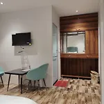 Rivaz Hotel And Restaurant