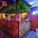 Hotel Oak Plaza - 1 Km From Connaught Place
