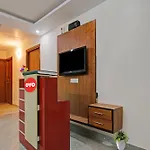 Hotel O King Stay Near Tdi Mall