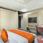 Hotel Sapphire House - 3 Mins Walk From Metro And 5 Mins From Rail Station