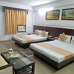 Hotel Su Shree Continental 5 Minutes Walk From New Delhi Railway Station