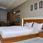 Hotel D Tark Plaza