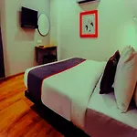 Le - Cashew By 2 Minute Walking New Delhi Railway Station - Metro Station Main Road Building