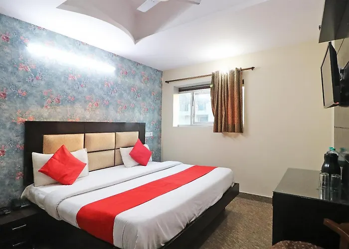 Hotel Westend Holiday Home 5 Mint From Nizamuddin Railway Station