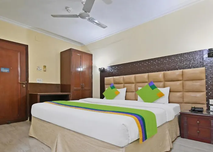 Treebo Trend Conclave Comfort Kailash Colony