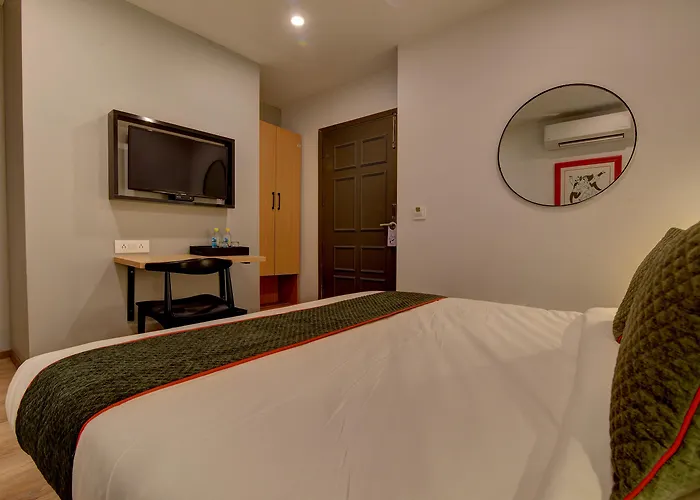 Oyo Townhouse 117 Punjabi Bagh Near Tdi Mall